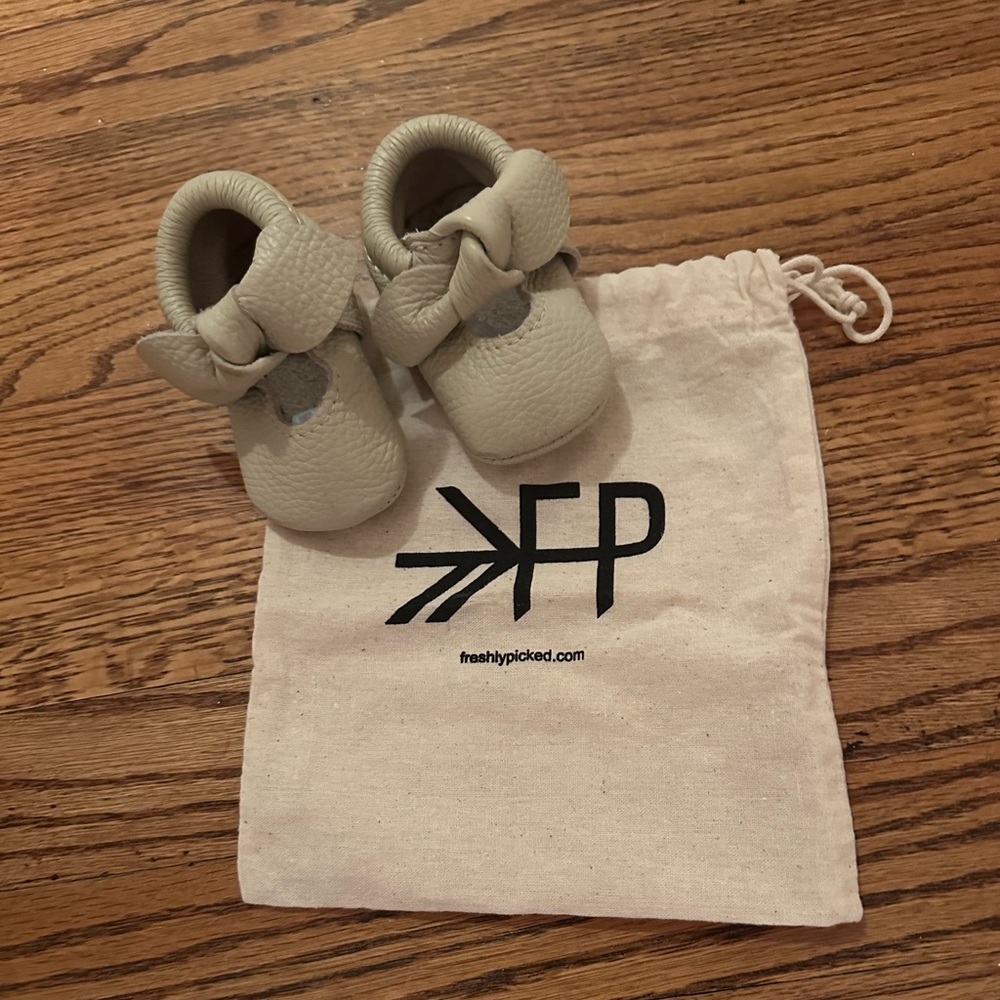 Freshly Picked Leather Knotted Bow Baby Shoe, Size 2 (6-12 months)
